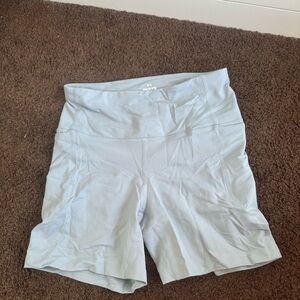 UNDER ARMOUR WOMENS GREY BIKER SHORTS WITH POCKETS. SIZE SMALL
